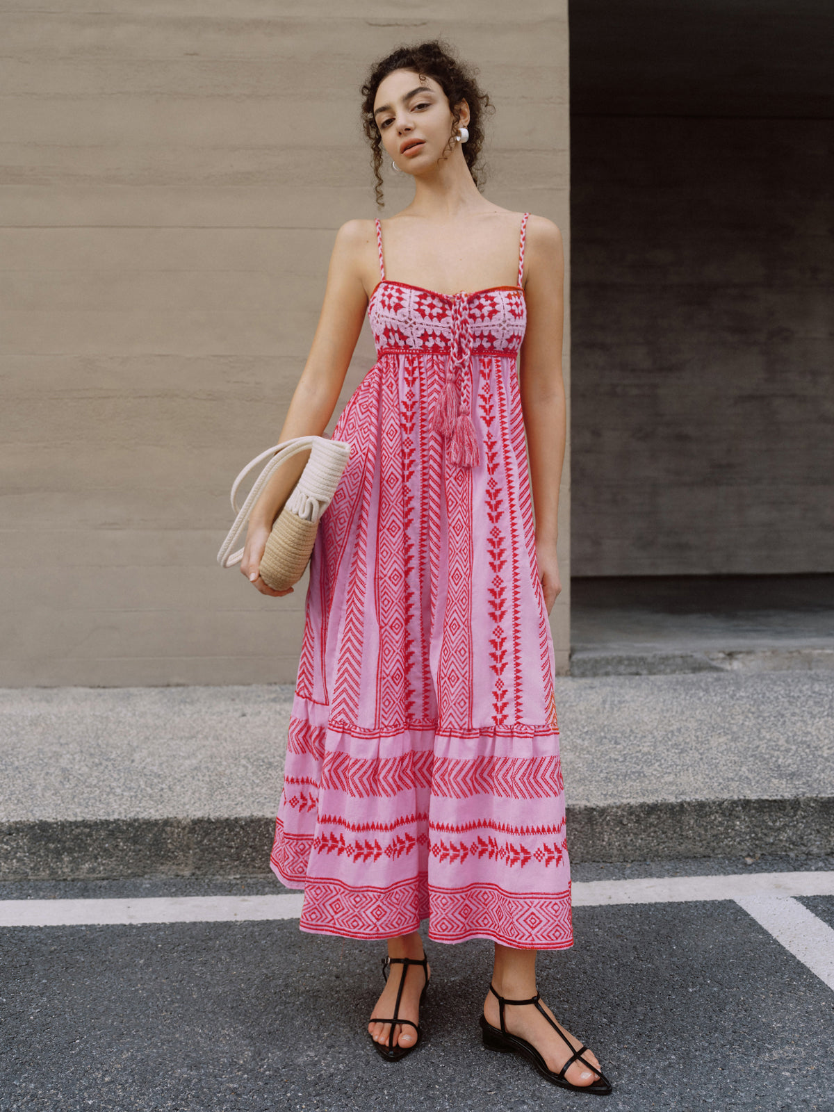 Kırmızı Boho Nakışlı Askılı Midi Elbise