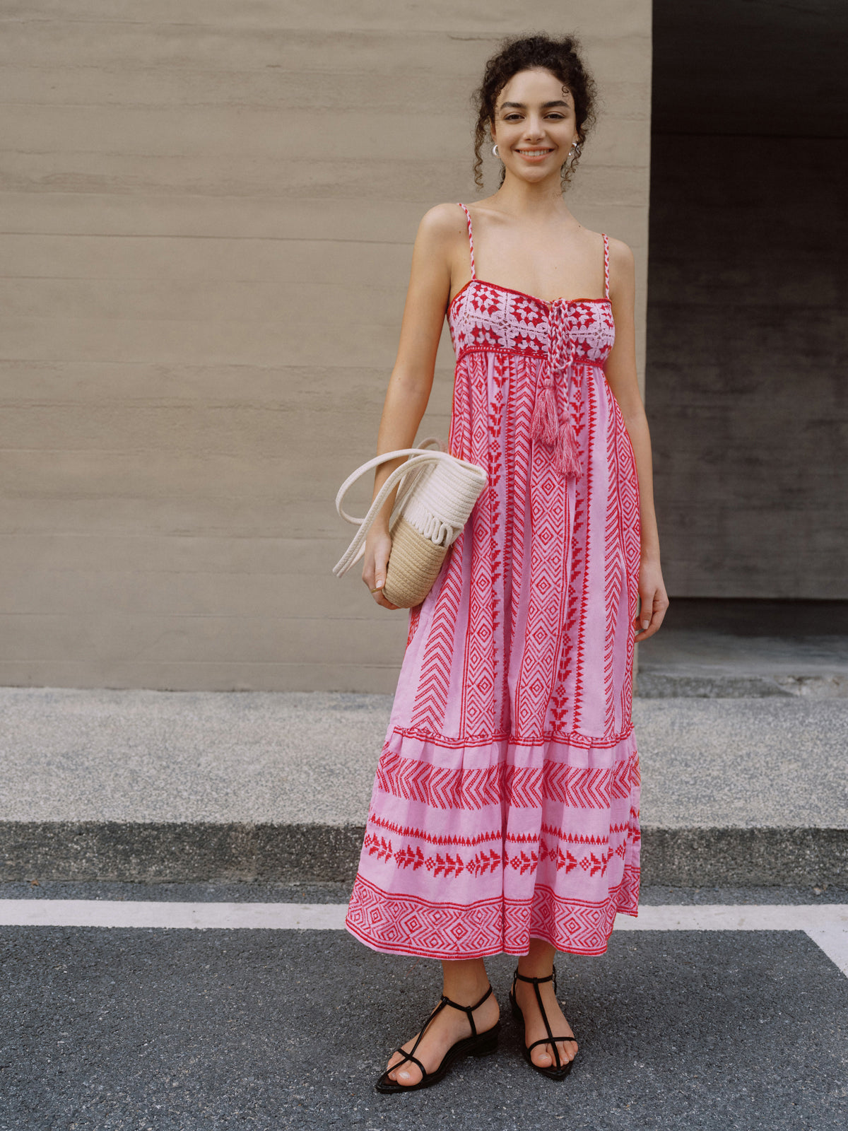 Kırmızı Boho Nakışlı Askılı Midi Elbise