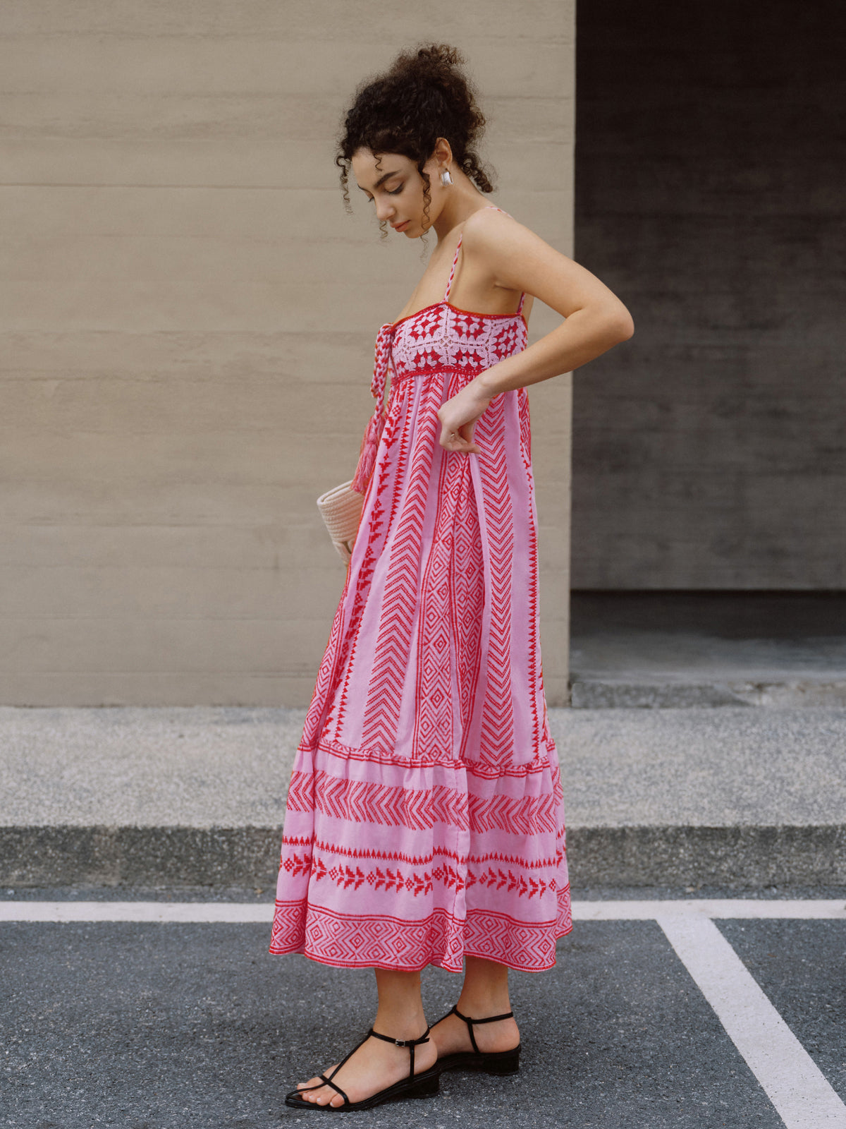 Kırmızı Boho Nakışlı Askılı Midi Elbise