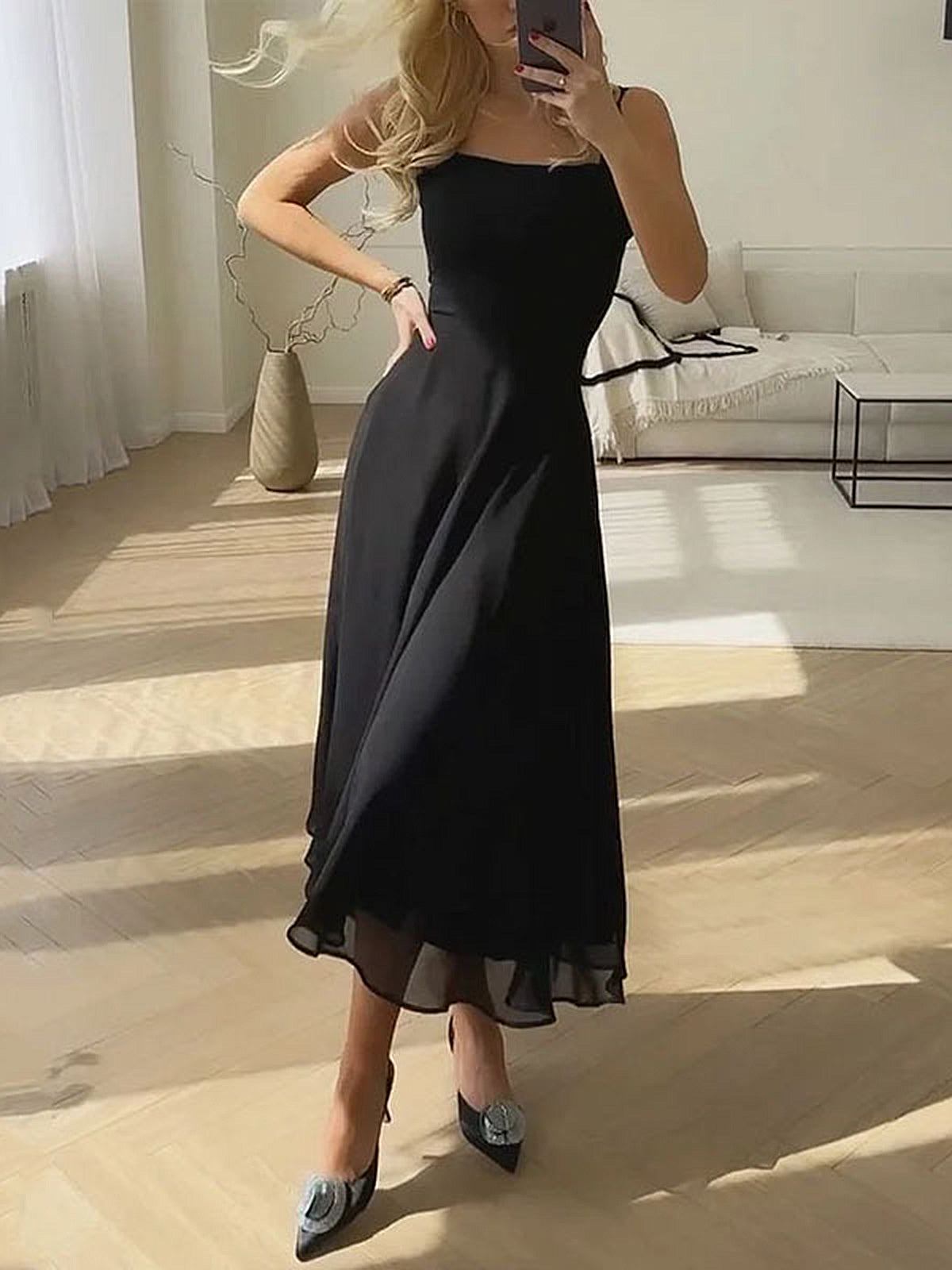 Kare Yaka Beyaz Siyah Zarif Askılı Maxi Elbise