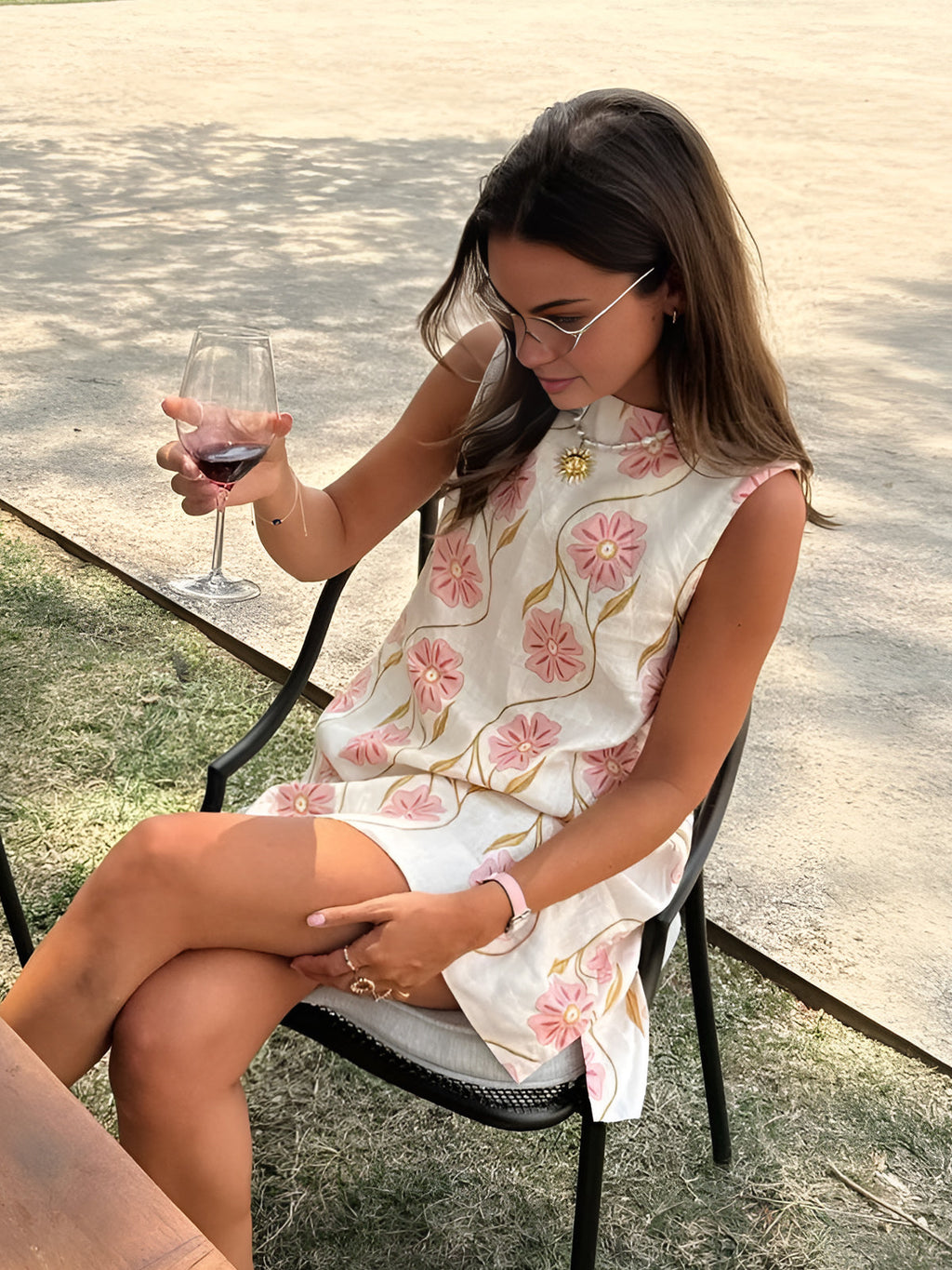Beyaz Romantik Çiçek Desenli Kolsuz Mini Elbise