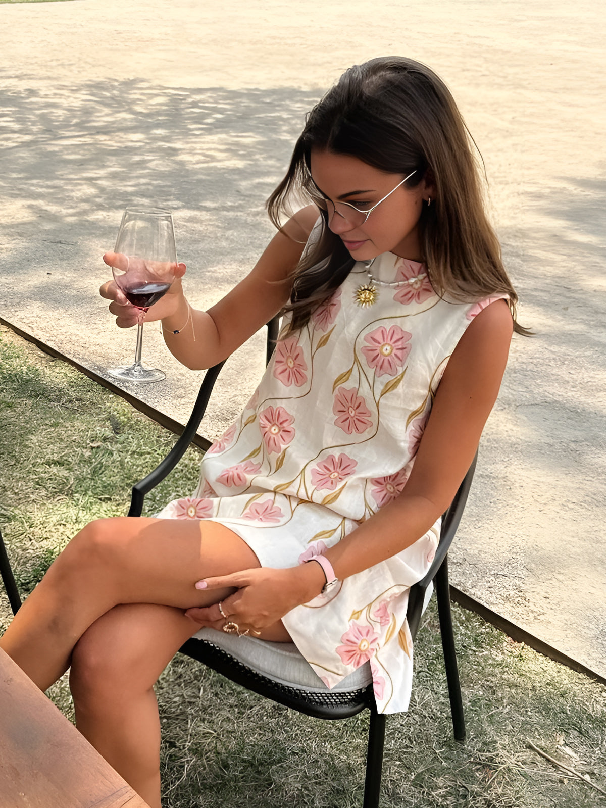 Beyaz Romantik Çiçek Desenli Kolsuz Mini Elbise