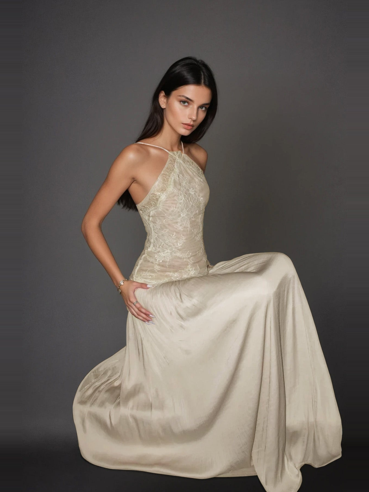 - Şampanya Dantel Halter Maxi Elbise